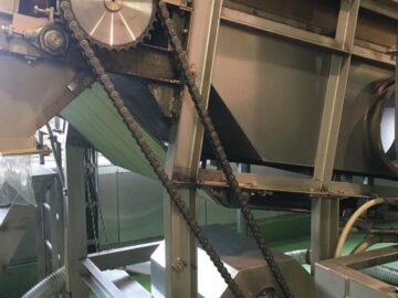 設備メンテナンス　チェーン・スプロケット交換