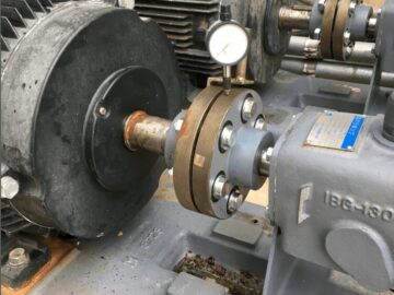 ポンプ及びモーターの分解整備とセンターリング調整