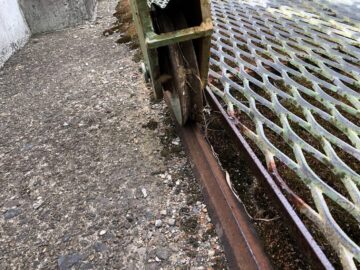 門扉の車輪交換