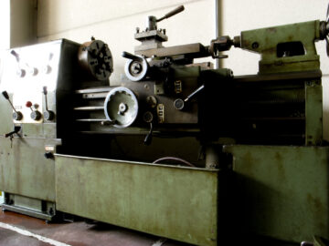 既設機械の移設撤去と　ピット穴埋め工事